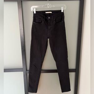 Levi 721 High Rise Skinny Jeans in Black